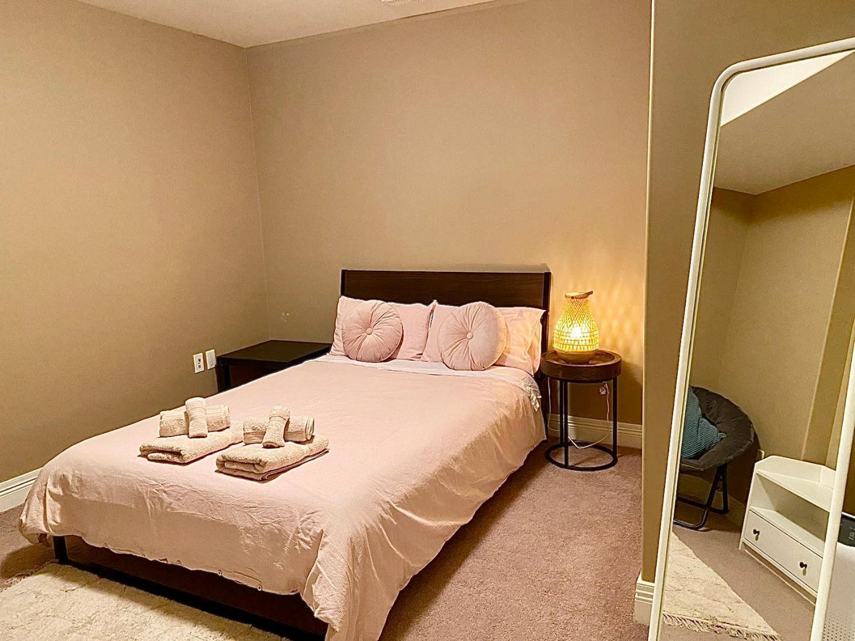 Cozy And Stylish Entire Suite In ฮาลิแฟกซ์ ภายนอก รูปภาพ